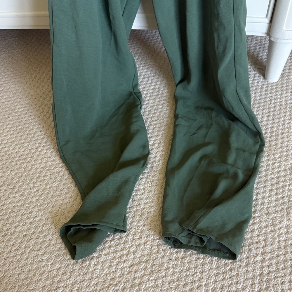 Elegant Green Off-Shoulder Jumpsuit - Picture 5 of 6